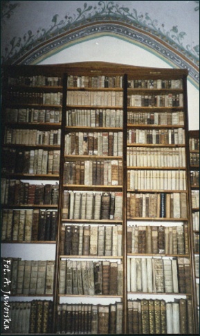 Fragment wspczesnej biblioteki oo. Cystersw w Mogile